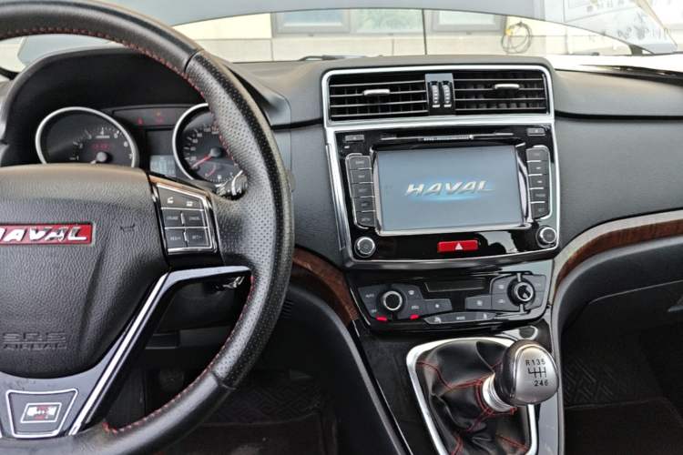 Used Haval H6 2015 Sport Edition 1.5T Manual Two-Wheel Drive Elite Model Audio And AC Panel