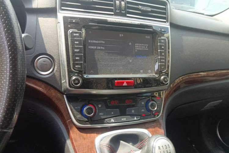 Used Haval H6 2015 Revised Version Sport Edition 1.5T Manual Transmission Two-Wheel Drive Elite Grade Audio And AC Panel