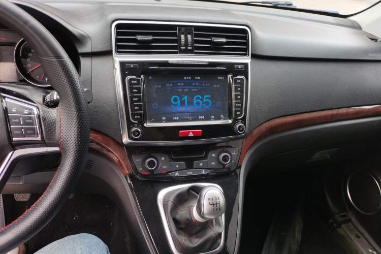 Used Haval H6 2015 Upgraded Model 1.5T Manual Two-Wheel Drive Prestige Version Audio And AC Panel