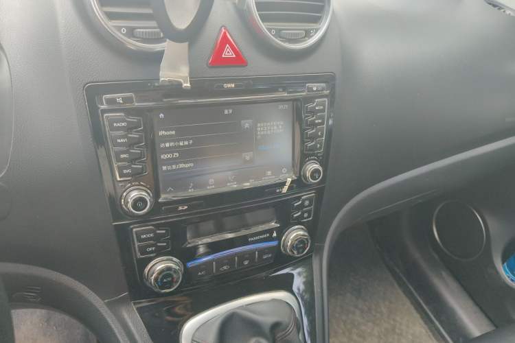 Used Haval H6 2015 Upgraded Model 1.5T Manual Two-Wheel Drive Elite Version Audio And AC Panel