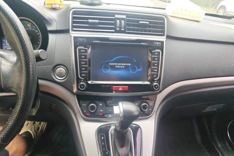 Used Haval H6 2015 Sport Edition 1.5T Automatic Two-Wheel Drive Luxury Model Audio And AC Panel