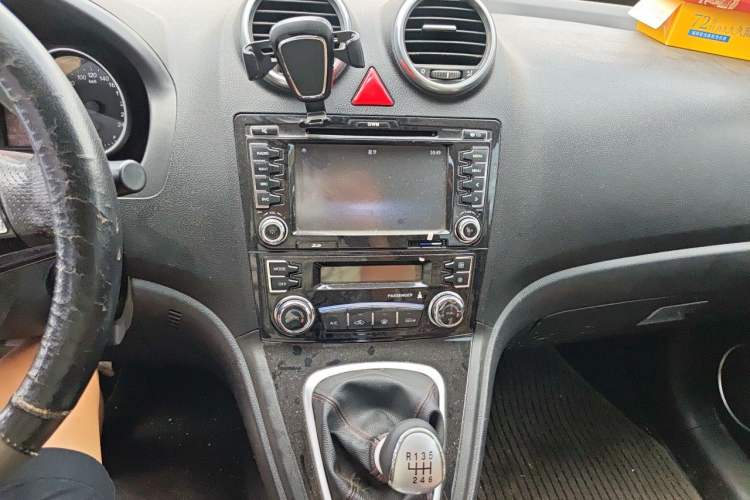 Used Haval H6 2015 Upgraded Model 1.5T Manual Two-Wheel Drive Elite Version Audio And AC Panel