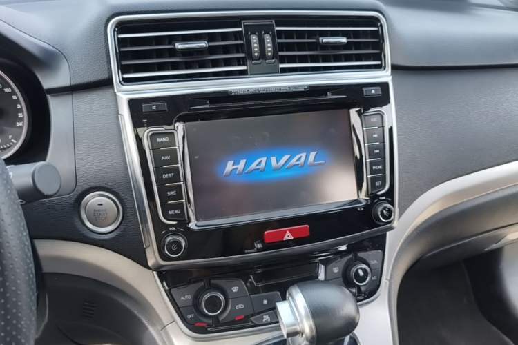 Used Haval H6 2015 Sport Edition 1.5T Automatic Two-Wheel Drive Luxury Model Audio And AC Panel