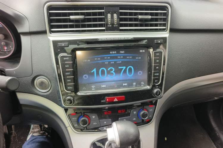 Used Haval H6 2015 Sport Edition 1.5T Automatic Two-Wheel Drive Luxury Model Audio And AC Panel