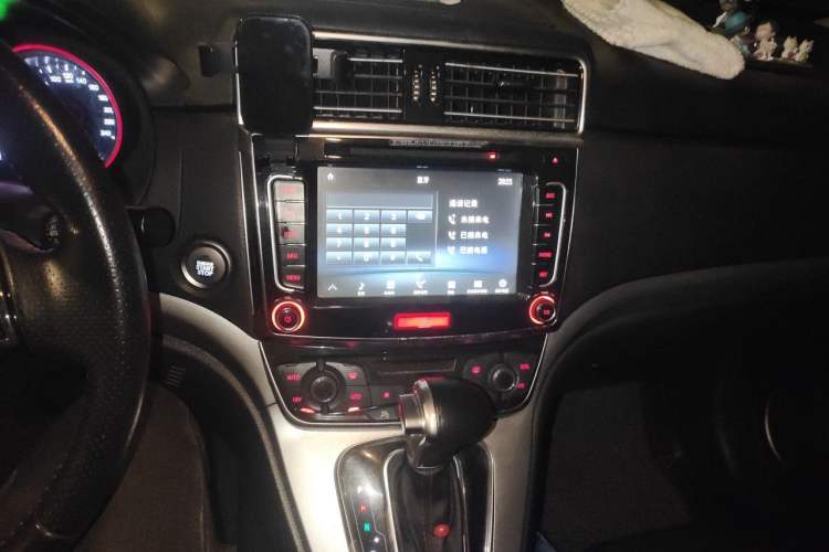 Used Haval H6 2015 Sport Edition 1.5T Automatic Two-Wheel Drive Luxury Model Audio And AC Panel