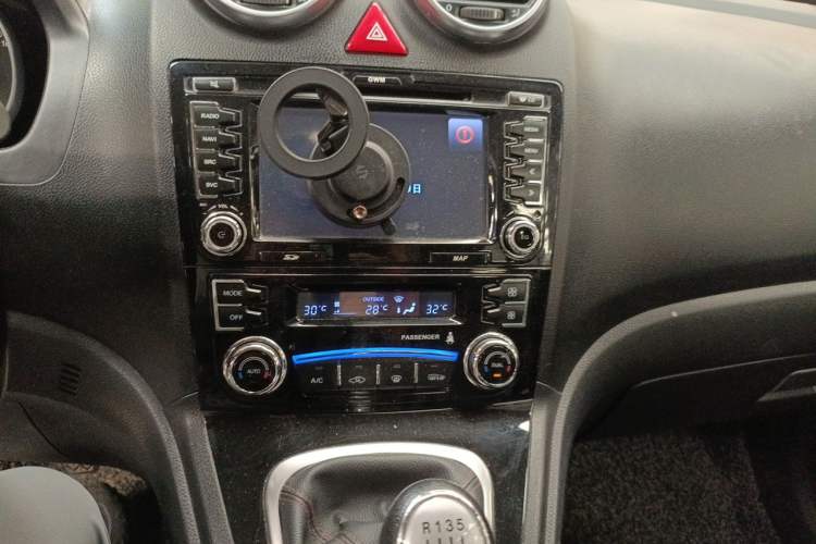 Used Haval H6 2015 Upgraded Model 1.5T Manual Two-Wheel Drive Elite Version Audio And AC Panel