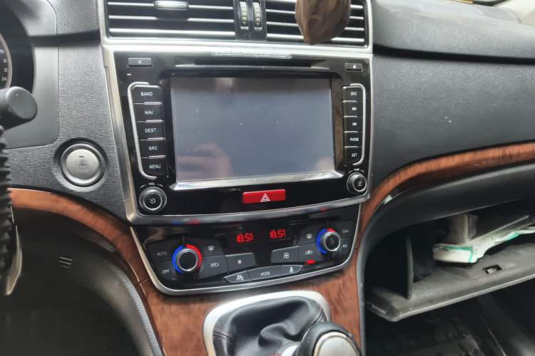 Used Haval H6 2015 Revised Version Sport Edition 1.5T Manual Transmission Two-Wheel Drive Elite Grade Audio And AC Panel