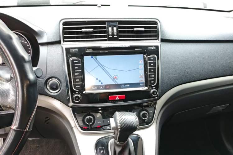 Used Haval H6 2015 Sport Edition 1.5T Automatic Two-Wheel Drive Luxury Model Audio And AC Panel