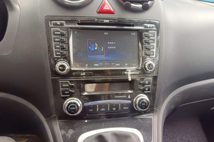 Used Haval H6 2015 Upgraded Model 1.5T Manual Two-Wheel Drive Elite Version Audio And AC Panel