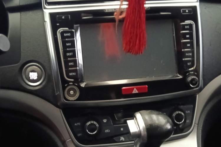 Used Haval H6 2015 Sport Edition 1.5T Automatic Two-Wheel Drive Luxury Model Audio And AC Panel