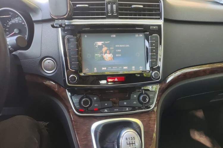 Used Haval H6 2015 Revised Version Sport Edition 1.5T Manual Transmission Two-Wheel Drive Elite Grade Audio And AC Panel