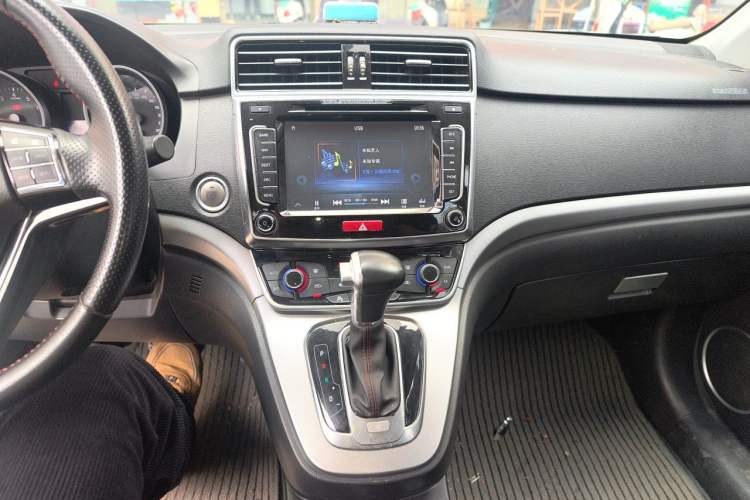 Used Haval H6 2015 Sport Edition 1.5T Automatic Two-Wheel Drive Luxury Model Audio And AC Panel