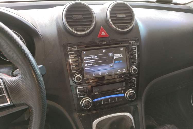 Used Haval H6 2015 Upgraded Model 1.5T Manual Two-Wheel Drive Elite Version Audio And AC Panel
