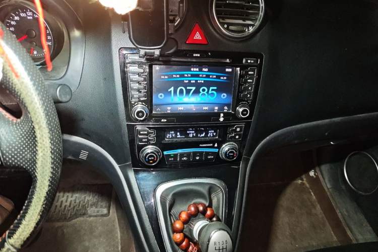 Used Haval H6 2015 Upgraded Model 1.5T Manual Two-Wheel Drive Elite Version Audio And AC Panel