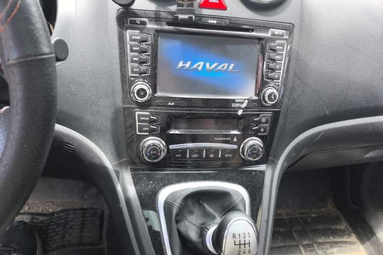 Used Haval H6 2015 Upgraded Model 1.5T Manual Two-Wheel Drive Elite Version Audio And AC Panel
