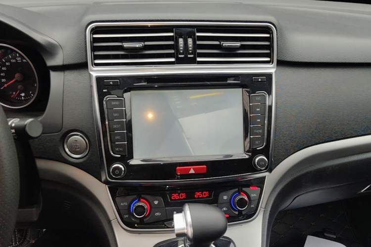 Used Haval H6 2015 Sport Edition 1.5T Automatic Two-Wheel Drive Luxury Model Audio And AC Panel