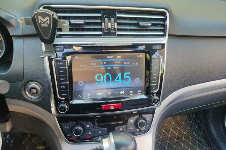 Used Haval H6 2015 Sport Edition 1.5T Automatic Two-Wheel Drive Luxury Model Audio And AC Panel