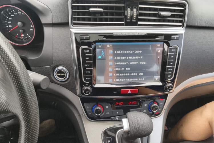 Used Haval H6 2015 Sport Edition 1.5T Automatic Two-Wheel Drive Luxury Model Audio And AC Panel