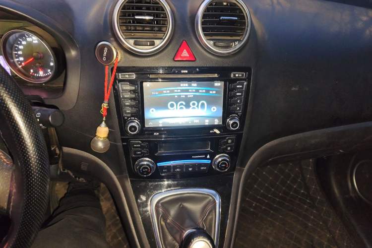 Used Haval H6 2015 Upgraded Model 1.5T Manual 4x4 Elite Version Audio And AC Panel