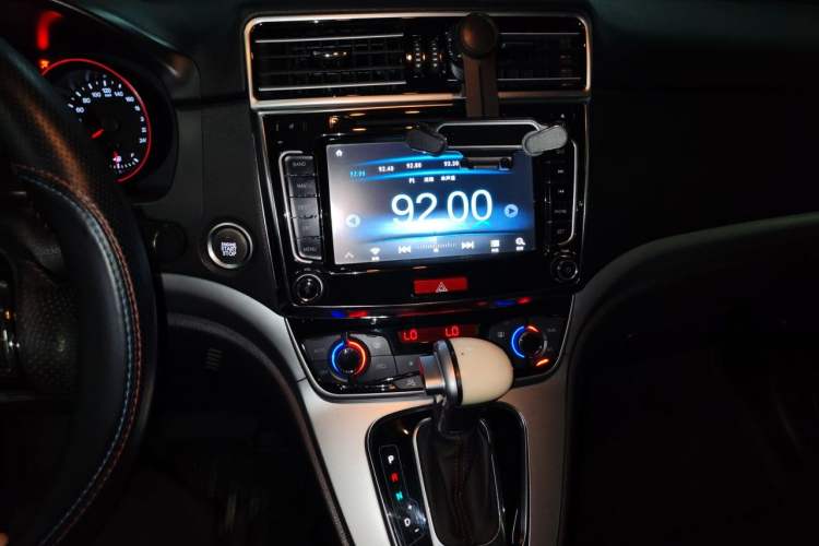 Used Haval H6 2015 Sport Edition 1.5T Automatic Two-Wheel Drive Luxury Model Audio And AC Panel