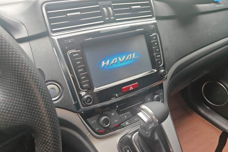 Used Haval H6 2015 Sport Edition 1.5T Automatic Two-Wheel Drive Luxury Model Audio And AC Panel