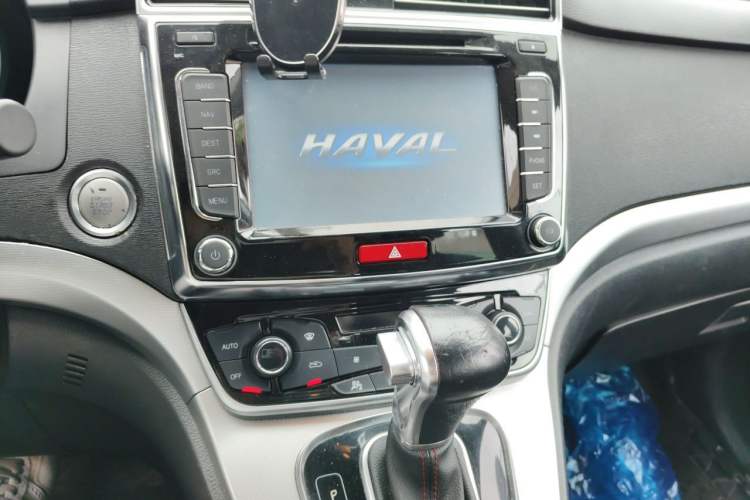 Used Haval H6 2015 Sport Edition 1.5T Automatic Two-Wheel Drive Luxury Model Audio And AC Panel