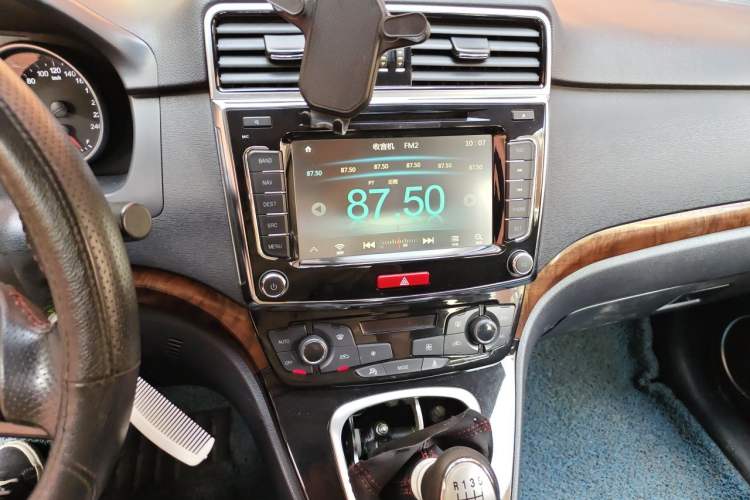 Used Haval H6 2015 Sport Edition 1.5T Manual Two-Wheel Drive Elite Model Audio And AC Panel
