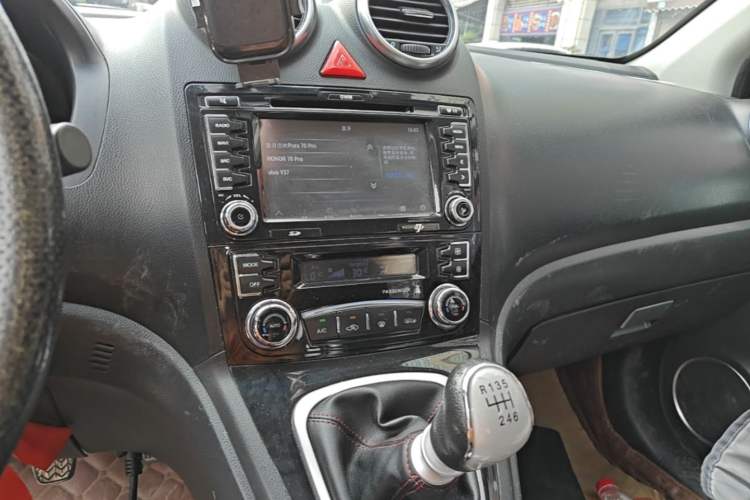 Used Haval H6 2015 Upgraded Model 1.5T Manual Two-Wheel Drive Elite Version Audio And AC Panel