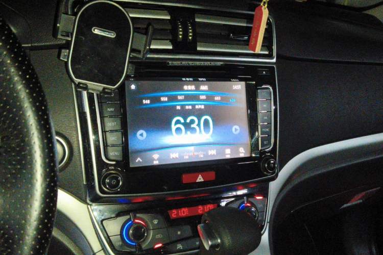 Used Haval H6 2015 Sport Edition 1.5T Automatic Two-Wheel Drive Luxury Model Audio And AC Panel