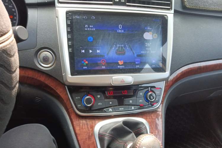 Used Haval H6 2015 Revised Version Sport Edition 1.5T Manual Transmission Two-Wheel Drive Elite Grade Audio And AC Panel