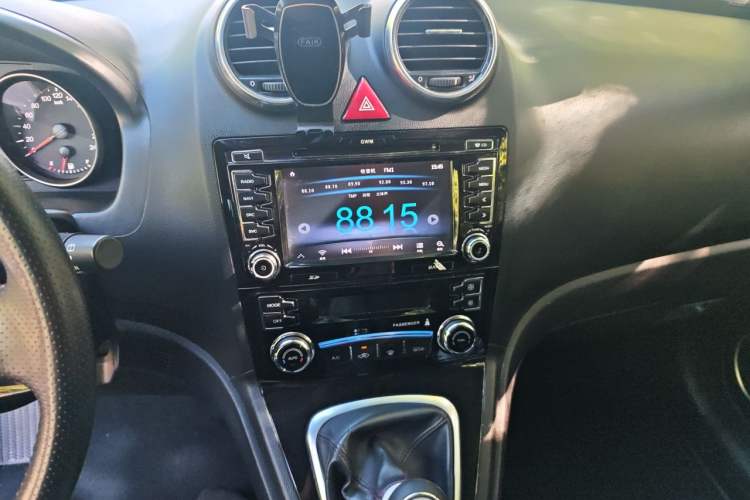 Used Haval H6 2015 Upgraded Model 1.5T Manual Two-Wheel Drive Elite Version Audio And AC Panel