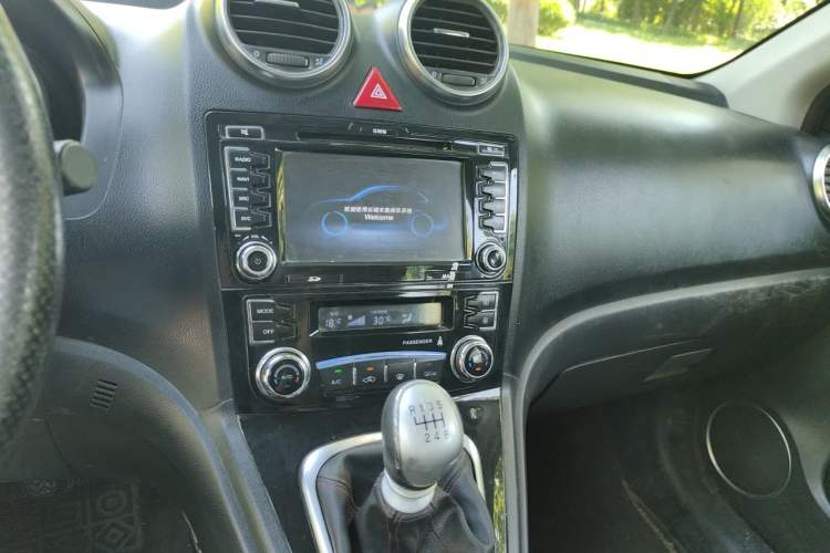 Used Haval H6 2015 Upgraded Model 1.5T Manual Two-Wheel Drive Elite Version Audio And AC Panel