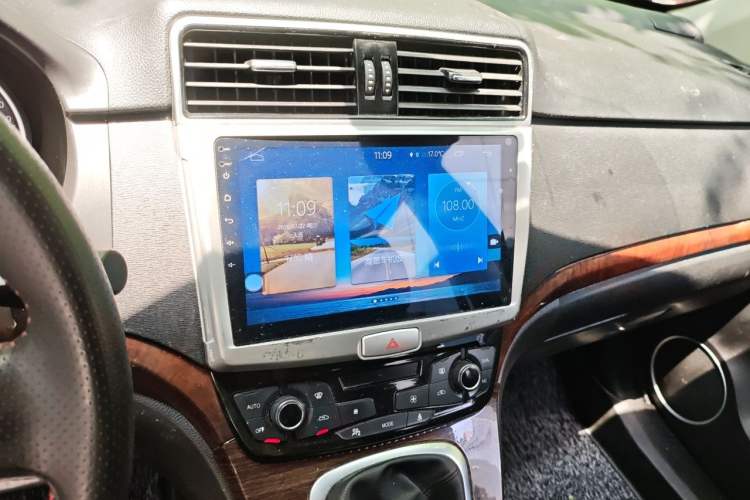 Used Haval H6 2015 Sport Edition 1.5T Manual Two-Wheel Drive Elite Model Audio And AC Panel