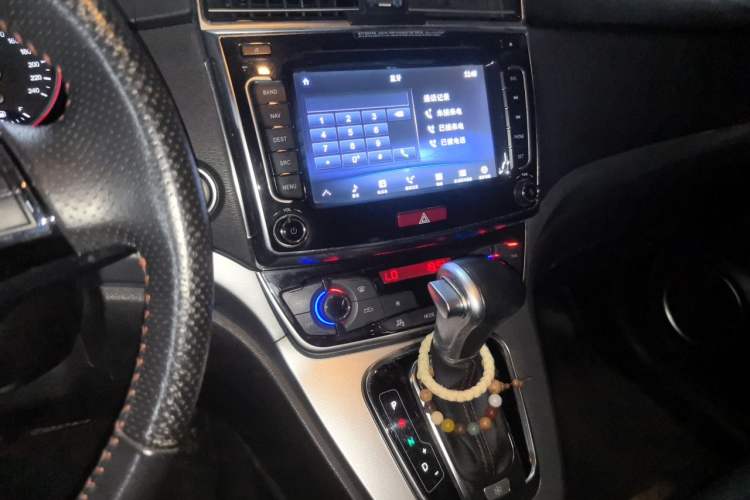 Used Haval H6 2015 Sport Edition 1.5T Automatic Two-Wheel Drive Luxury Model Audio And AC Panel