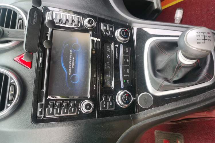 Used Haval H6 2015 Sport Edition 1.5T Manual Two-Wheel Drive Elite Model Audio And AC Panel