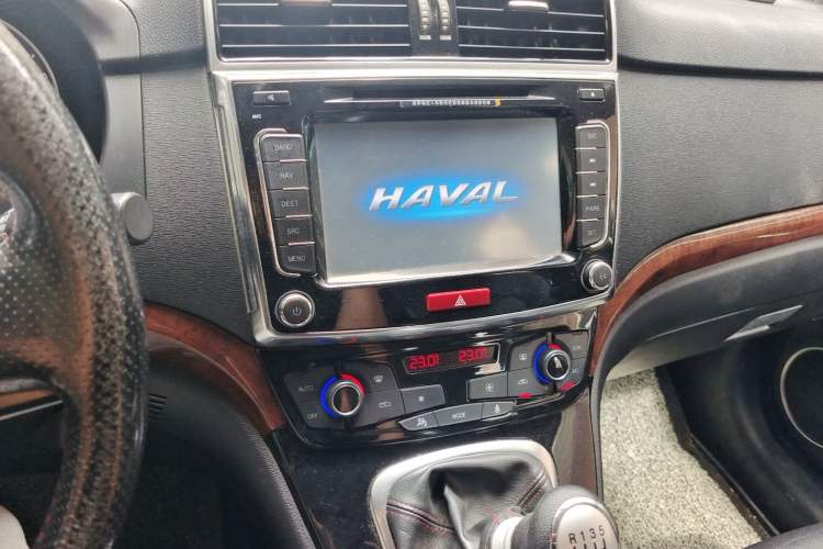Used Haval H6 2015 Sport Edition 1.5T Manual Two-Wheel Drive Elite Model Audio And AC Panel