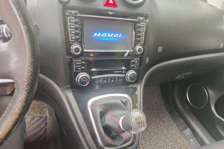 Used Haval H6 2015 Upgraded Model 1.5T Manual Two-Wheel Drive Elite Version Audio And AC Panel