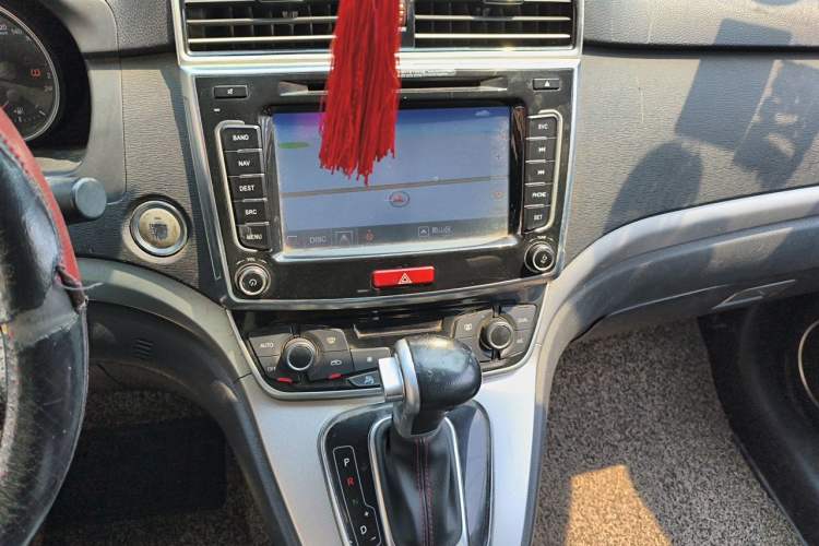 Used Haval H6 2015 Sport Edition 1.5T Automatic Two-Wheel Drive Luxury Model Audio And AC Panel