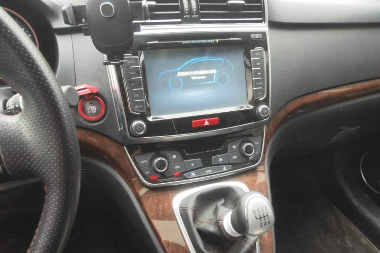 Used Haval H6 2015 Sport Edition 1.5T Manual Two-Wheel Drive Elite Model Audio And AC Panel