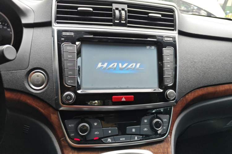 Used Haval H6 2015 Sport Edition 1.5T Manual Two-Wheel Drive Elite Model Audio And AC Panel