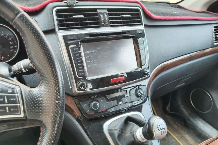 Used Haval H6 2015 Sport Edition 1.5T Manual Two-Wheel Drive Elite Model Audio And AC Panel