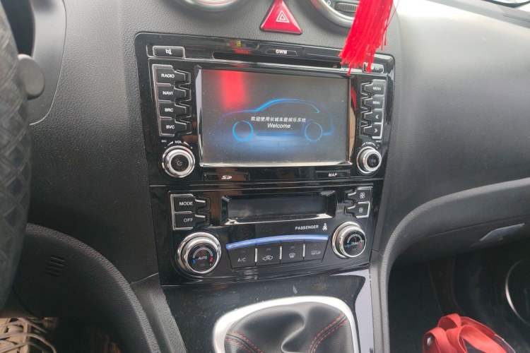 Used Haval H6 2015 Upgraded Model 1.5T Manual Two-Wheel Drive Elite Version Audio And AC Panel