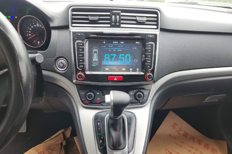Used Haval H6 2015 Sport Edition 1.5T Automatic Two-Wheel Drive Luxury Model Audio And AC Panel
