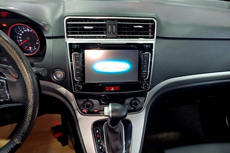 Used Haval H6 2015 Sport Edition 1.5T Automatic Two-Wheel Drive Luxury Model Audio And AC Panel