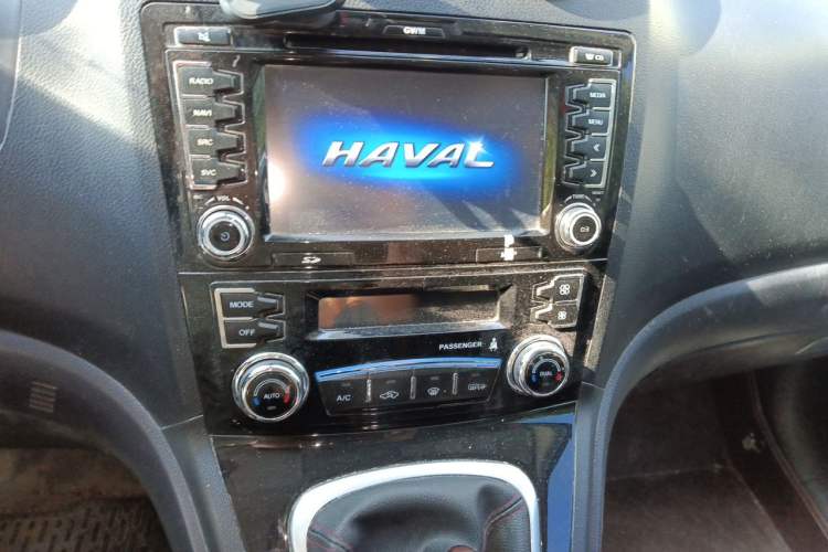 Used Haval H6 2015 Upgraded Model 1.5T Manual Two-Wheel Drive Elite Version Audio And AC Panel
