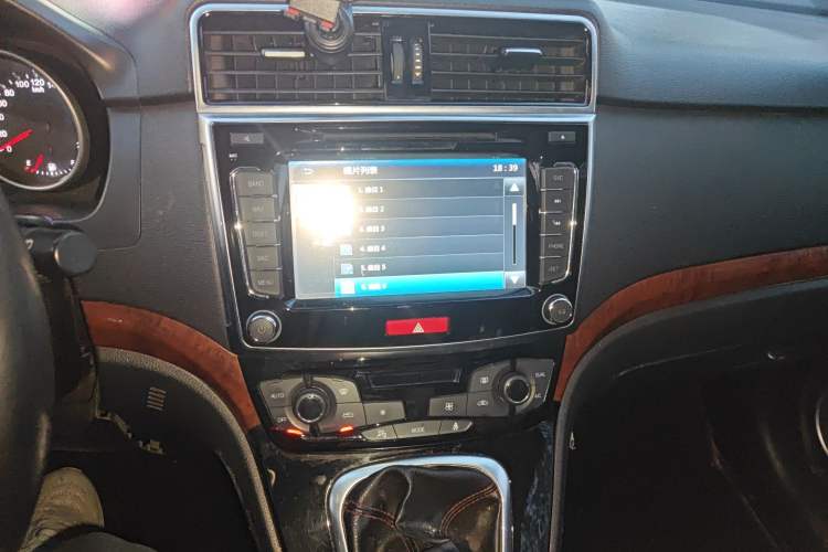 Used Haval H6 2015 Sport Edition 1.5T Manual Two-Wheel Drive Elite Model Audio And AC Panel