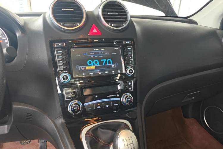 Used Haval H6 2015 Upgraded Model 1.5T Manual Two-Wheel Drive Elite Version Audio And AC Panel