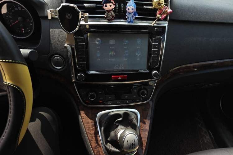 Used Haval H6 2015 Revised Version Sport Edition 1.5T Manual Transmission Two-Wheel Drive Elite Grade Audio And AC Panel