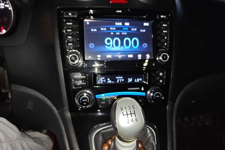 Used Haval H6 2015 Upgraded Model 1.5T Manual Two-Wheel Drive Elite Version Audio And AC Panel