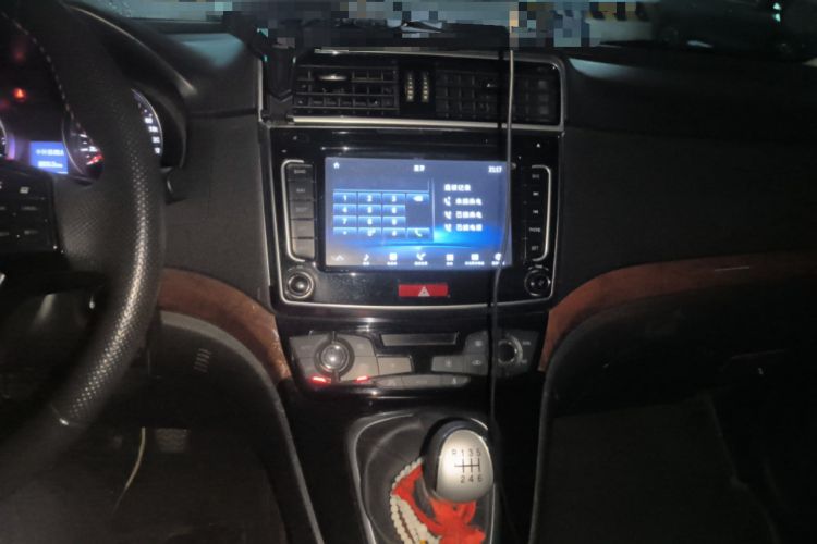 Used Haval H6 2015 Upgraded Model 1.5T Manual Two-Wheel Drive Elite Version Audio And AC Panel
